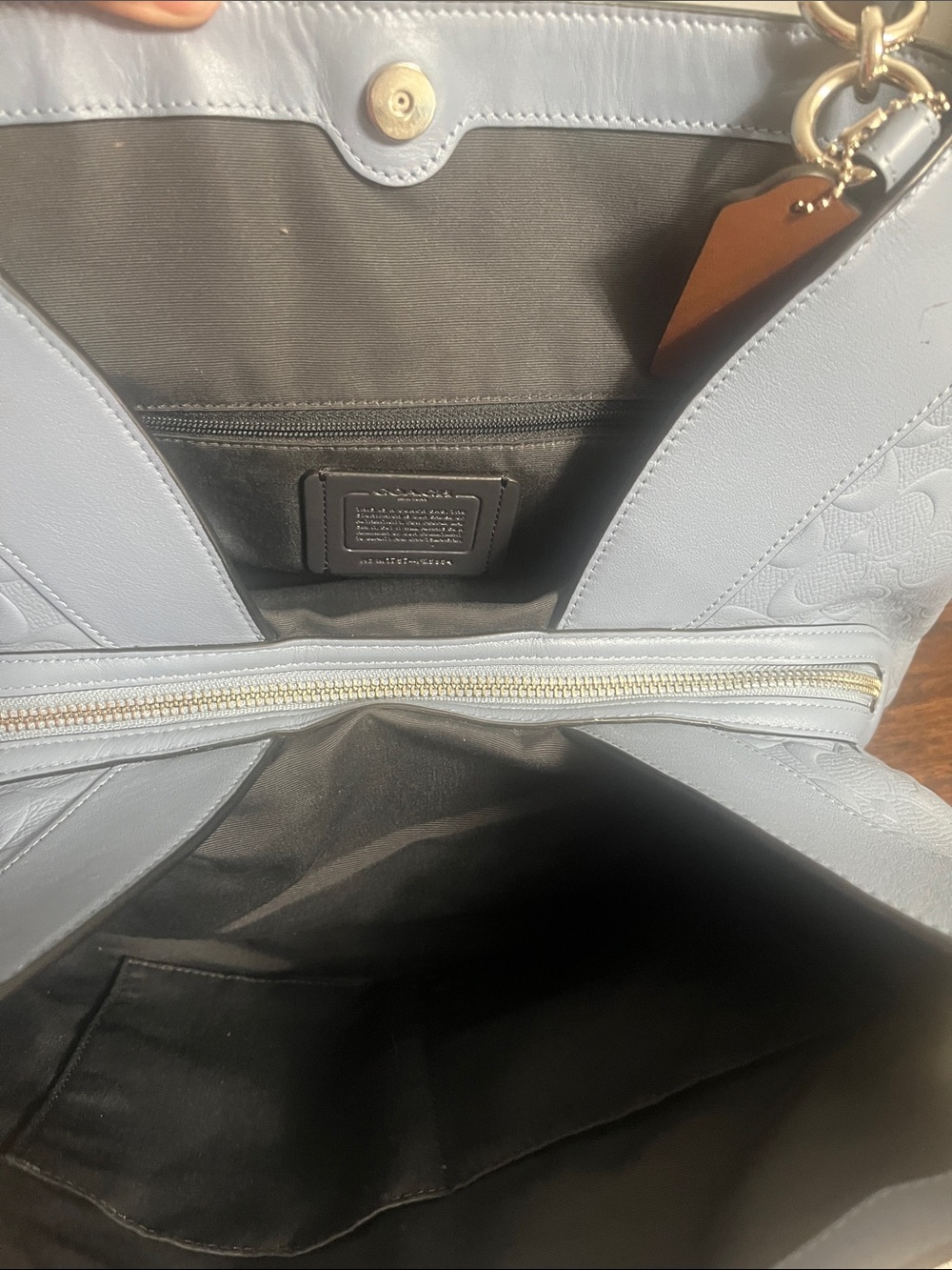 Coach Lexy  Embossed Signature Shoulder Bag new - Picture 5 of 8